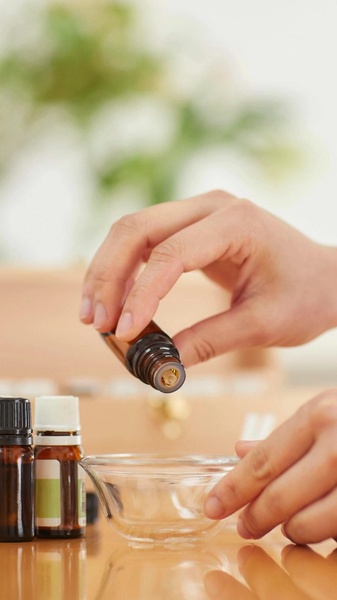 essential oil, aromatherapy oil, oil bottle, wellness oil, natural fragrance, product demo, lifestyle, calm, fresh, neutral