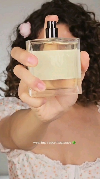 perfume bottle, fragrance, scent, perfume, cologne, brand awareness, lifestyle, ugc style, fresh, calm, neutral, pink