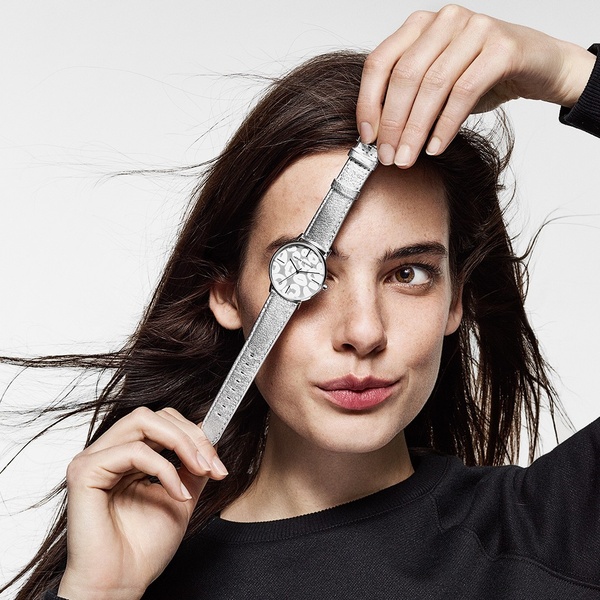 analog watch, wrist watch, metal watch, fashion watch, silver watch, brand awareness, lifestyle, editorial, calm, trustworthy, neutral