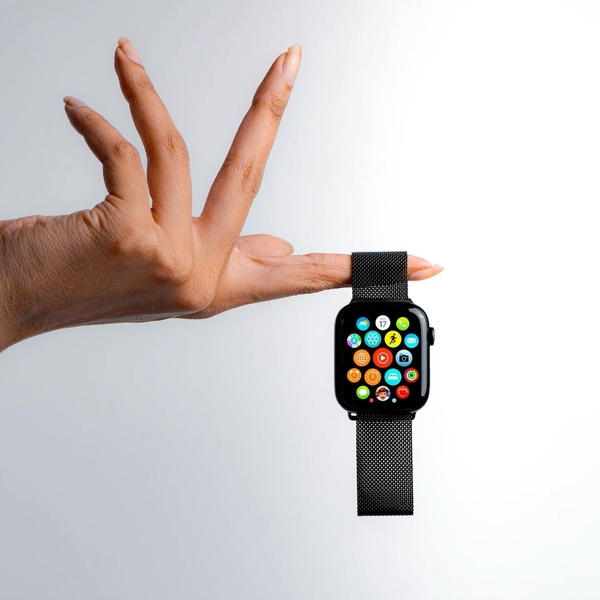 smartwatch, digital watch, smart watch, wearable tech, fitness tracker, product demo, bestseller push, minimalist, trustworthy, calm, neutral, black