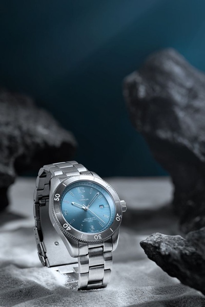 analog watch, stainless steel watch, wrist watch, water resistant watch, mens watch, bestseller push, brand awareness, minimalist, editorial, luxurious, calm, blue, neutral