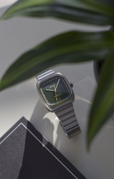 analog watch, stainless steel watch, mens watch, luxury watch, automatic watch, wrist watch, bestseller push, minimalist, editorial, luxurious, calm, green, neutral