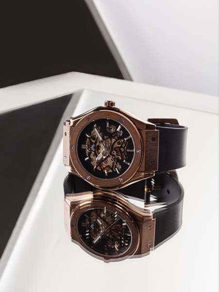 skeleton watch, luxury watch, mens watch, wrist watch, analog watch, bestseller push, minimalist, luxurious, trustworthy, neutral, gold