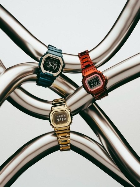 digital wristwatch, metal watch, wrist watch, square watch, quartz watch, bestseller push, product demo, minimalist, editorial, luxurious, bold, neutral, gold