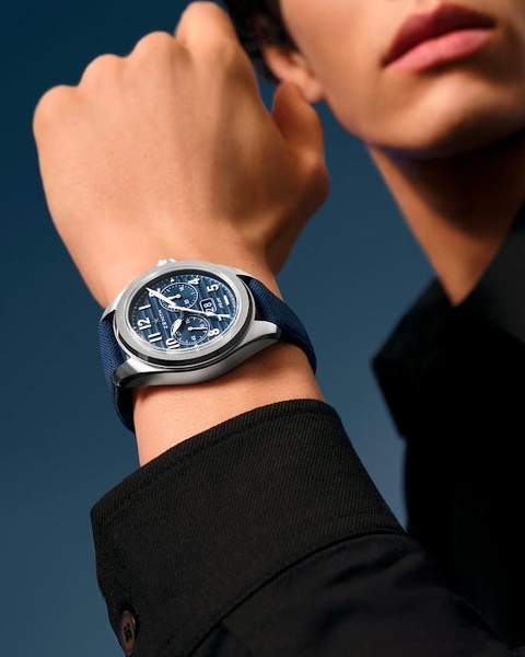 wristwatch, analog watch, chronograph watch, mens watch, luxury watch, brand awareness, lifestyle, editorial, luxurious, trustworthy, blue, neutral