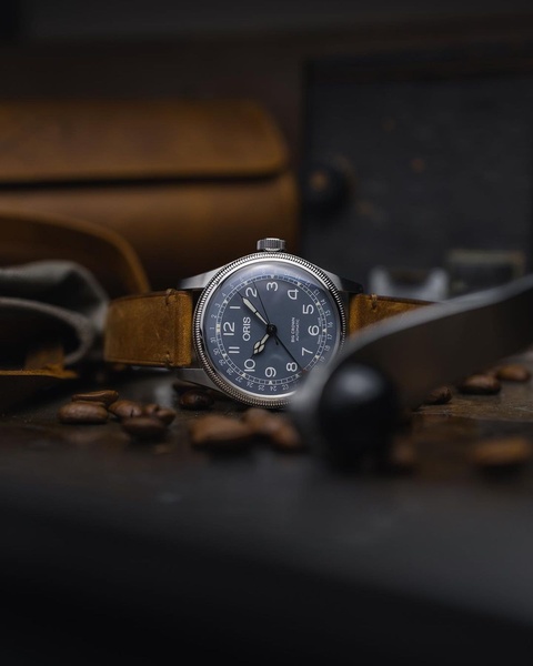 analog watch, leather strap watch, wrist watch, mechanical watch, automatic watch, bestseller push, lifestyle, luxurious, calm, neutral, brown