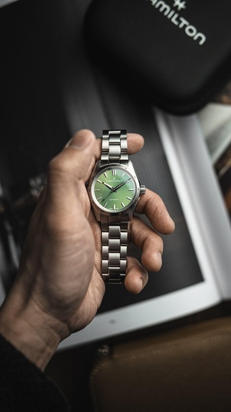 analog watch, stainless steel watch, mens watch, wrist watch, automatic watch, bestseller push, lifestyle, editorial, luxurious, calm, green, neutral, black