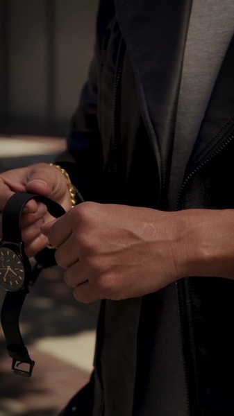 wrist watch, analog watch, leather strap watch, mens watch, fashion watch, brand awareness, lifestyle, luxurious, calm, neutral, black