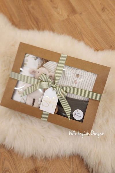 baby gift set, newborn gift box, baby shower gift, infant clothing set, baby hamper, gift guide, minimalist, lifestyle, calm, warm, neutral, brown