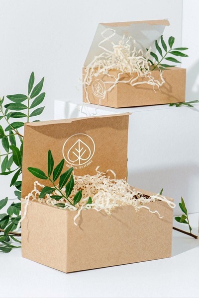 A high-end, clean aesthetic featuring organic tea leaves packaged in sustainable boxes, utilizing white space to emphasize natural quality.