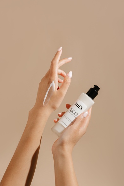 body serum, hydrating lotion, skin moisturizer, skincare pump bottle, face serum, product demo, minimalist, lifestyle, calm, fresh, neutral