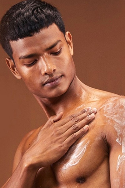 body lotion, skin moisturizer, body cream, skincare product, hydrating lotion, product demo, lifestyle, editorial, calm, fresh, brown, neutral