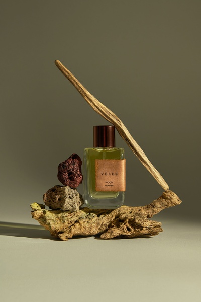 perfume bottle, fragrance bottle, scent bottle, eau de parfum, women's perfume, bestseller push, brand awareness, minimalist, editorial, calm, luxurious, neutral, brown