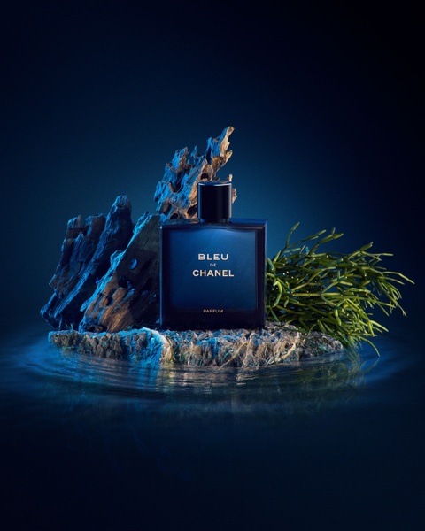 men's fragrance, perfume, cologne, scent, men's parfum, bestseller push, editorial, minimalist, luxurious, calm, blue, black