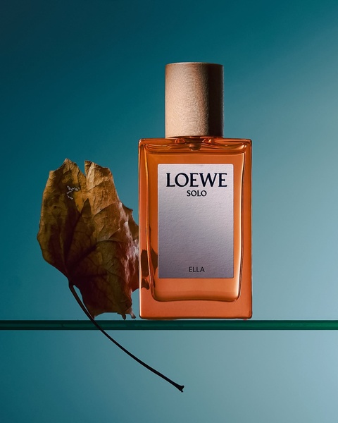 perfume, fragrance, scent, eau de parfum, cologne, product demo, minimalist, calm, luxurious, blue, orange, brown