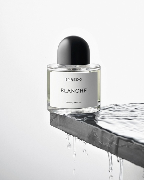 perfume, eau de parfum, fragrance, scent, cologne, brand awareness, minimalist, editorial, calm, luxurious, neutral
