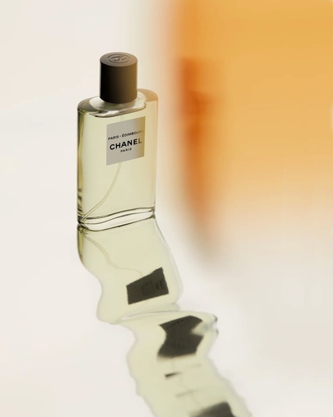 perfume, fragrance, cologne, scent, eau de toilette, brand awareness, minimalist, editorial, luxurious, calm, neutral, gold
