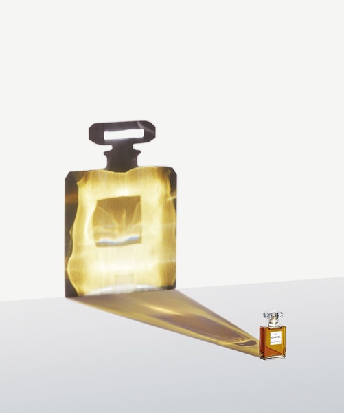 perfume, fragrance, scent, eau de parfum, cologne, bestseller push, minimalist, editorial, luxurious, calm, neutral, gold