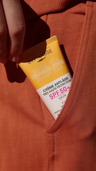 face sunscreen, anti aging cream, sunscreen lotion, spf 50 cream, daily moisturizer, new arrival, brand awareness, lifestyle, calm, fresh, orange, yellow