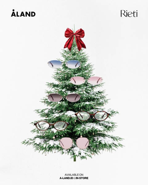 This festive seasonal ad uses a creative, eye-catching composition where multiple eyewear frames are arranged on a snowy Christmas tree to highlight product variety.