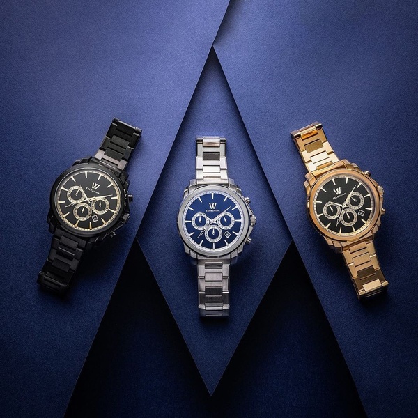 wrist watch, analog watch, chronograph watch, metal watch, steel watch, bestseller push, minimalist, editorial, luxurious, trustworthy, blue, gold, neutral