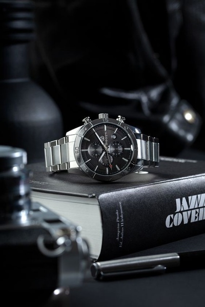 analog watch, stainless steel watch, mens watch, chronograph watch, wrist watch, bestseller push, brand awareness, editorial, minimalist, luxurious, trustworthy, neutral, black