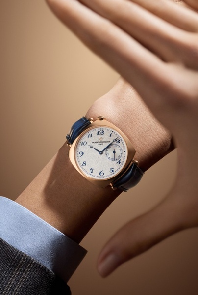 wrist watch, luxury watch, analog watch, leather strap watch, dress watch, brand awareness, editorial, lifestyle, luxurious, calm, neutral, gold