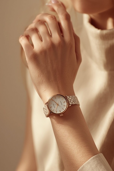 analog watch, womens watch, gold watch, leather strap watch, luxury watch, brand awareness, lifestyle, editorial, luxurious, calm, neutral, gold