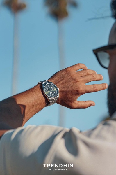 wrist watch, analog watch, stainless steel watch, mens watch, chronograph watch, brand awareness, lifestyle, calm, trustworthy, blue, neutral