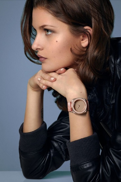 analog watch, womens wristwatch, minimalist watch, fashion watch, rose gold watch, brand awareness, editorial, luxurious, calm, neutral, blue