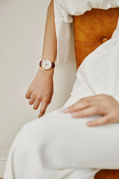 wrist watch, leather strap watch, analog watch, chronograph watch, gold watch, brand awareness, minimalist, editorial, calm, luxurious, neutral, brown