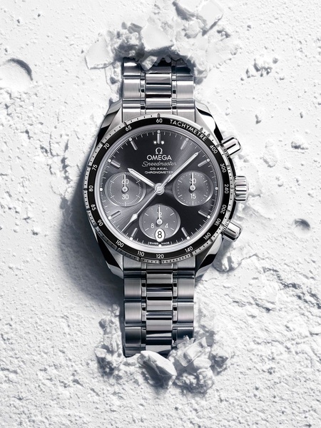 analog watch, stainless steel watch, luxury wristwatch, chronograph watch, mens wristwatch, bestseller push, brand awareness, minimalist, editorial, luxurious, bold, neutral, black