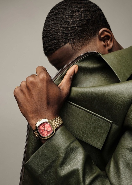 gold watch, analog watch, wrist watch, metal link watch, mens gold watch, brand awareness, lifestyle, editorial, luxurious, bold, green, gold, neutral