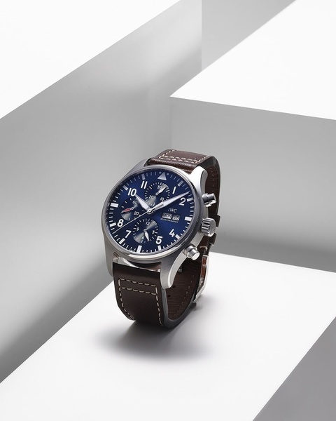 chronograph watch, analog watch, leather strap watch, mens watch, luxury watch, bestseller push, minimalist, luxurious, trustworthy, neutral, blue, brown