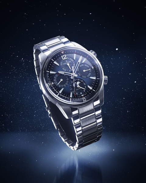 wrist watch, stainless steel watch, analog watch, luxury watch, mens watch, bestseller push, brand awareness, minimalist, editorial, luxurious, calm, blue, neutral