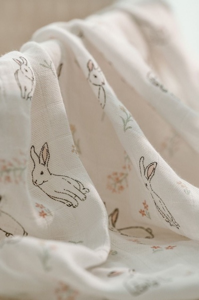 baby swaddle, muslin blanket, receiving blanket, baby blanket, swaddling cloth, new arrival, minimalist, lifestyle, calm, warm, neutral, pastel