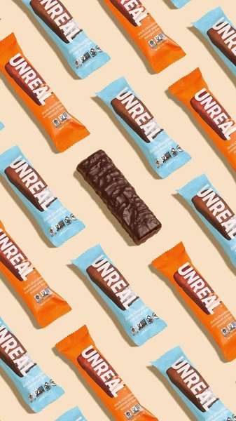 chocolate bars, candy bars, snack bars, dark chocolate bar, sweet snacks, bestseller push, flat lay, minimalist, playful, fresh, neutral, orange, blue