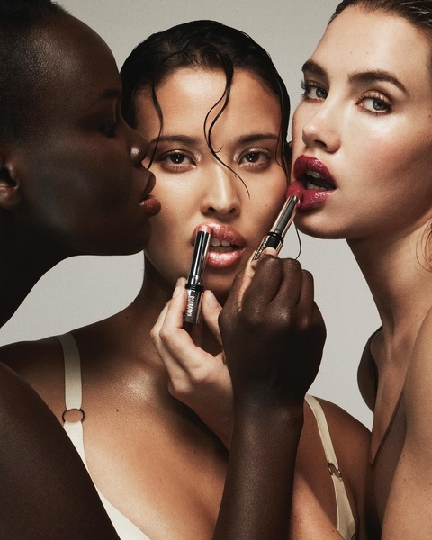lipstick, lip color, lip gloss, lip makeup, lip product, lip stick, brand awareness, product launch, editorial, lifestyle, luxurious, bold, neutral, red, brown