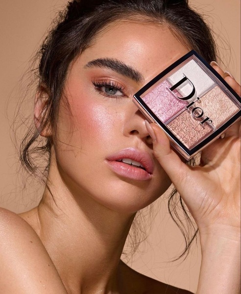 highlighter palette, face palette, makeup palette, face highlighter, glow palette, illuminating powder, brand awareness, product launch, editorial, lifestyle, luxurious, warm, neutral, pink, brown