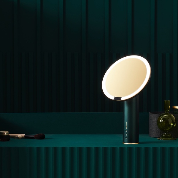 makeup mirror, vanity mirror, led mirror, lighted mirror, desktop mirror, bestseller push, minimalist, editorial, luxurious, calm, green, neutral