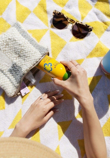 sunscreen spray, sun block, tanning spray, sun care, spf spray, new arrival, lifestyle, flat lay, fresh, energetic, yellow, neutral, summer sale