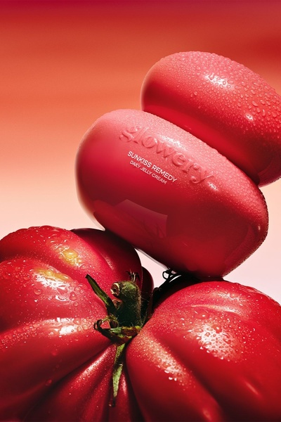 face cream, jelly cream, moisturizing cream, skincare product, daily cream, new arrival, minimalist, editorial, fresh, energetic, red, pink