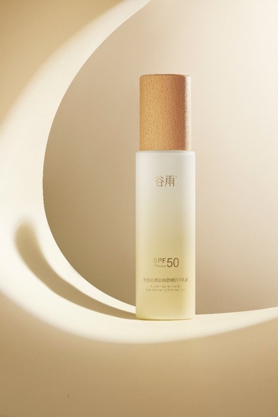 sunscreen lotion, spf 50 sunscreen, moisturizing sunscreen, uv protection, sunblock, new arrival, minimalist, calm, fresh, neutral