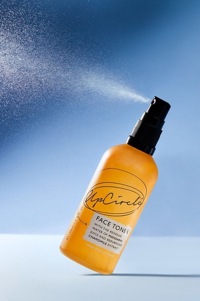 face toner, facial spray, toner spray, skincare spray, face mist, product demo, minimalist, fresh, calm, blue, orange