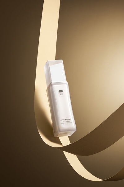 face lotion, skin emulsion, balancing moisturizer, skincare product, facial moisturizer, brand awareness, minimalist, editorial, luxurious, calm, neutral, gold