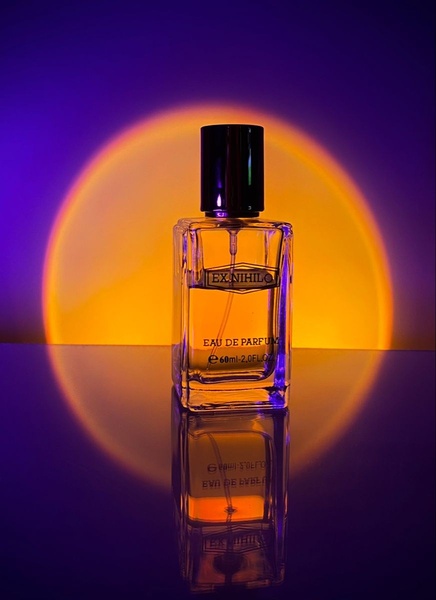 perfume, eau de parfum, fragrance, cologne, scent, bestseller push, minimalist, lifestyle, luxurious, calm, purple, orange