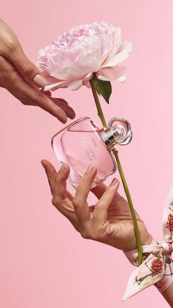 perfume, fragrance, eau de parfum, scent, womens perfume, gift guide, editorial, calm, fresh, pink, pastel, mother's day