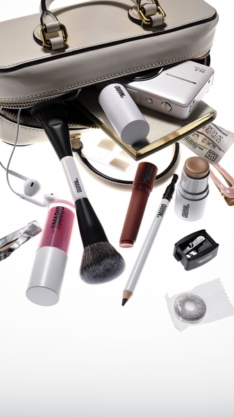 makeup brush, lip gloss, lipstick, eyeliner pencil, concealer stick, makeup sharpener, bestseller push, minimalist, flat lay, fresh, calm, neutral
