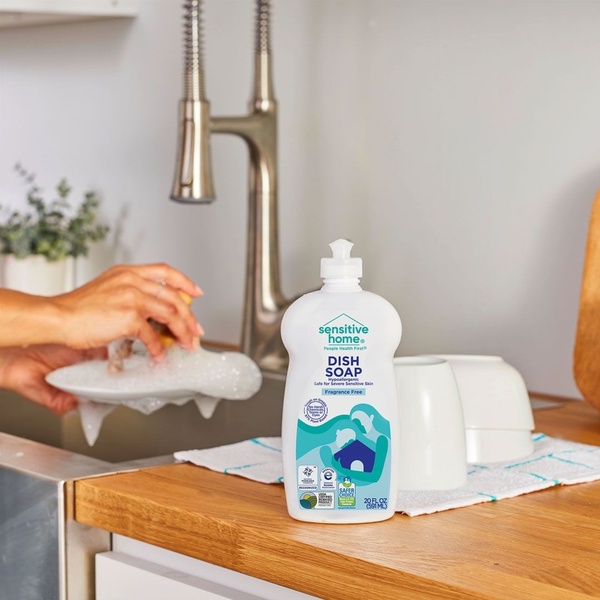 dish soap, liquid dish detergent, dishwashing soap, hypoallergenic dish soap, fragrance free dish soap, product demo, lifestyle, minimalist, fresh, trustworthy, neutral, blue