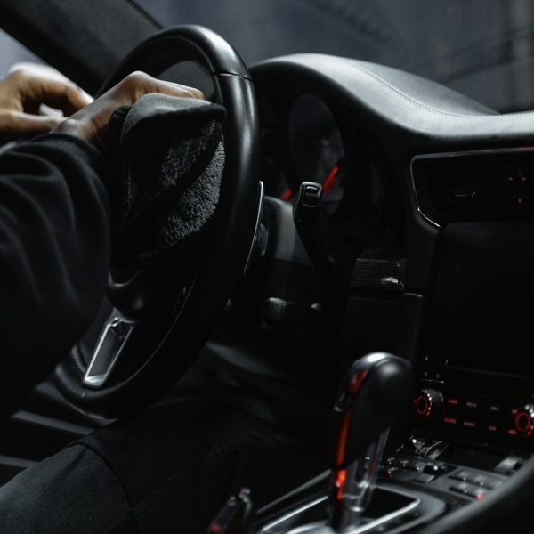 microfiber cloth, car cleaning cloth, detailing towel, car interior cleaning, cleaning cloth, product demo, lifestyle, trustworthy, calm, black, neutral